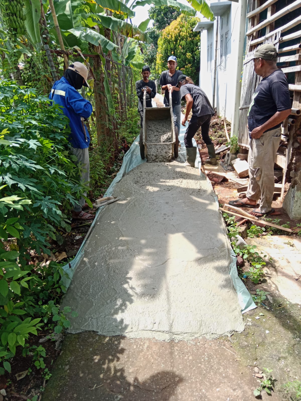 Upaya Pemdes Pasirkamuning dalam Meningkatkan Kualitas Jalan Lingkungan Tahun 2025